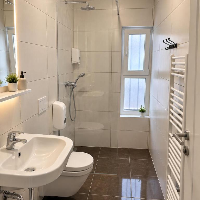 SARAVIBE - Free Parking - Two-Bedroom Apartment - 7