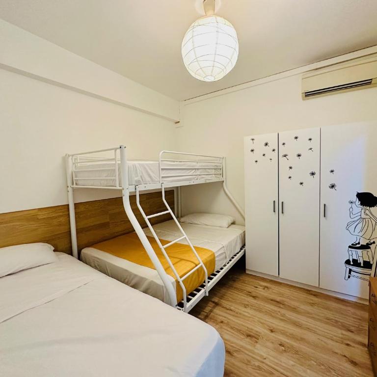 Rooms in Madrid Downtown - Chambre Quadruple avec Salle de Bains - 5