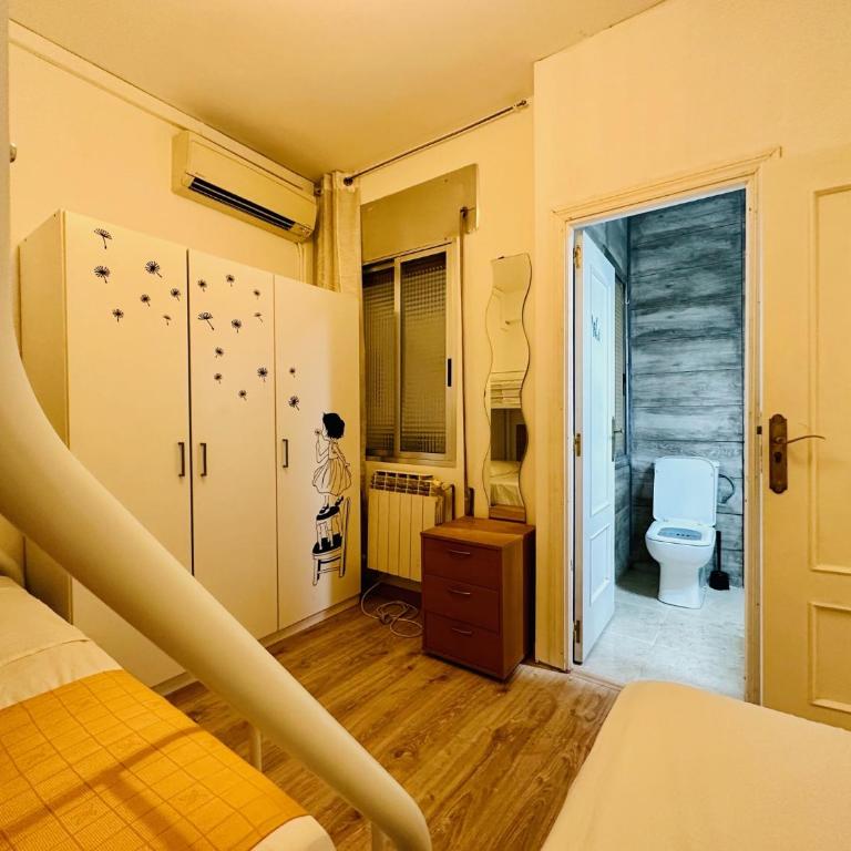 Rooms in Madrid Downtown - Chambre Quadruple avec Salle de Bains - 2