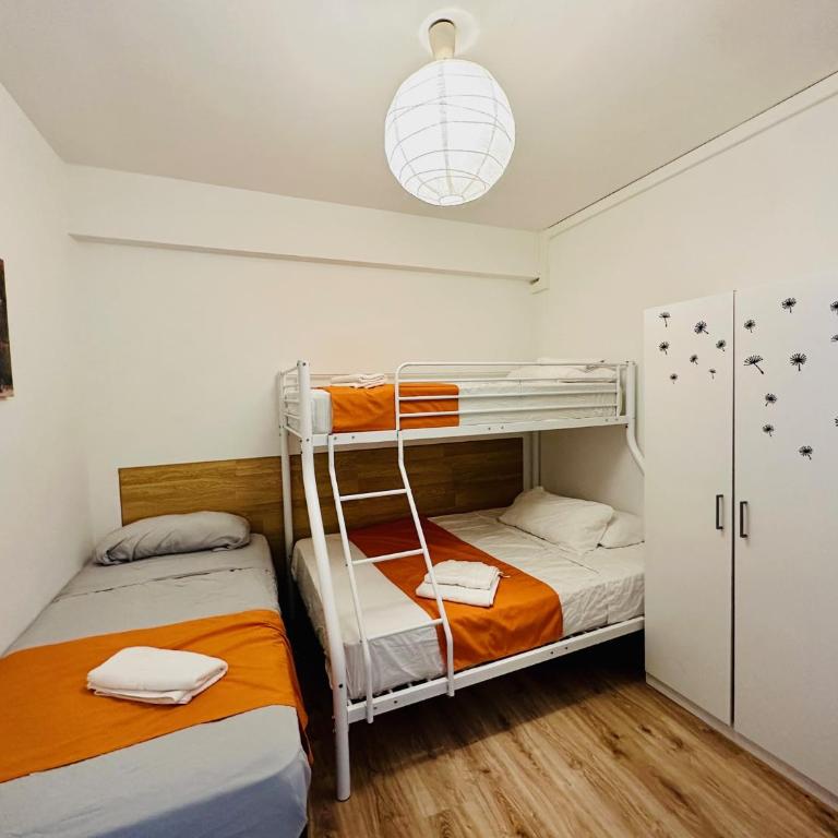 Rooms in Madrid Downtown - Chambre Quadruple avec Salle de Bains - 6