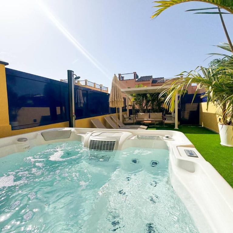 Oasis Beach Home Meloneras with Jacuzzi - Four-Bedroom Vacation Home - 2