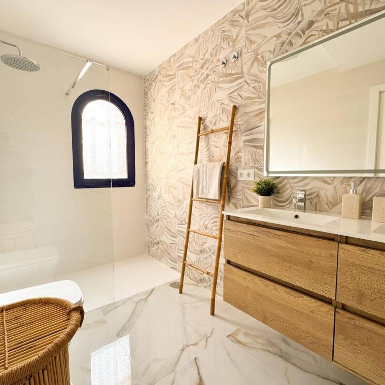 Oasis Beach Home Meloneras with Jacuzzi - Four-Bedroom Vacation Home - 39
