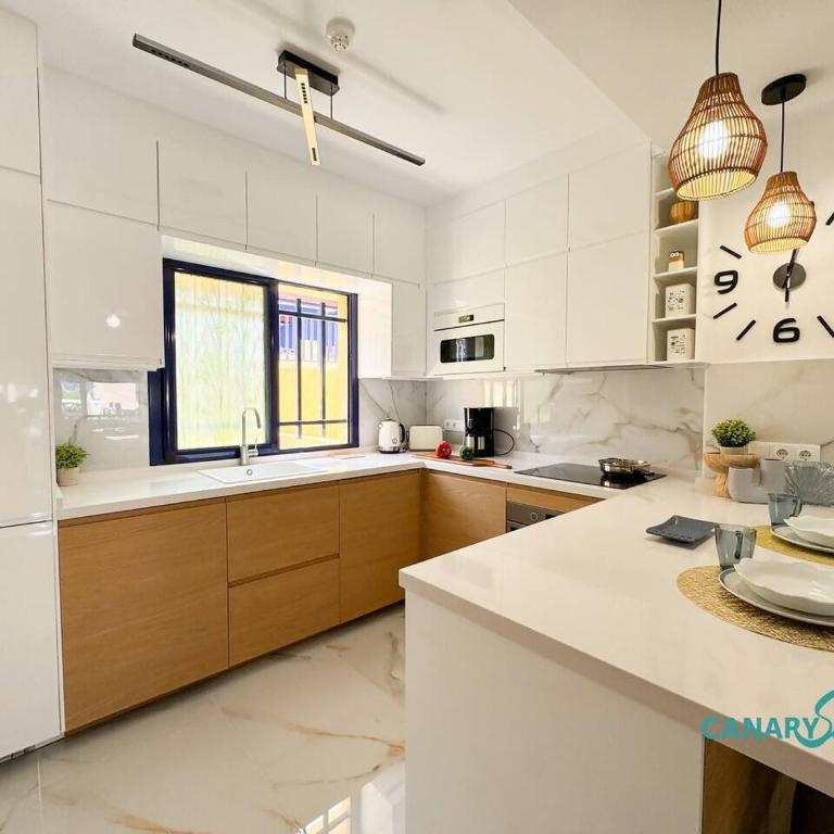 Oasis Beach Home Meloneras with Jacuzzi - Four-Bedroom Vacation Home - 47