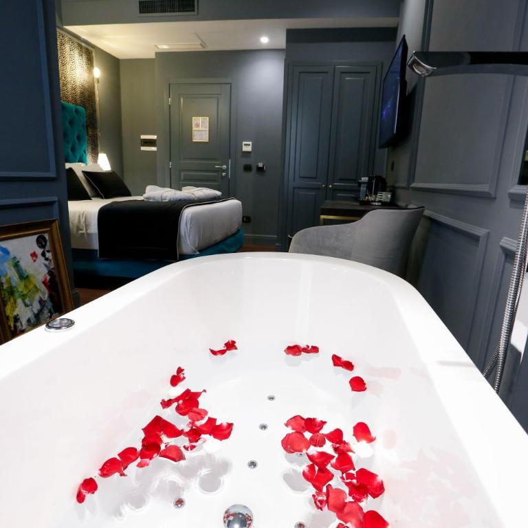 Saint B Boutique Hotel STB - Camera Deluxe Matrimoniale con Vasca Idromassaggio - 13