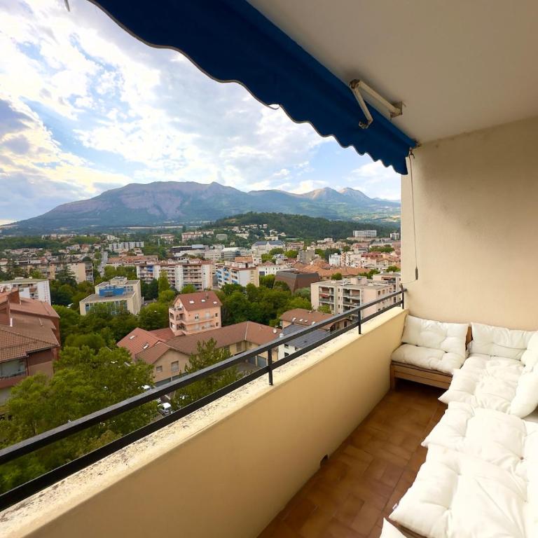 T2 balcon vue montagne, parking, Gap centre - One-Bedroom Apartment - 2