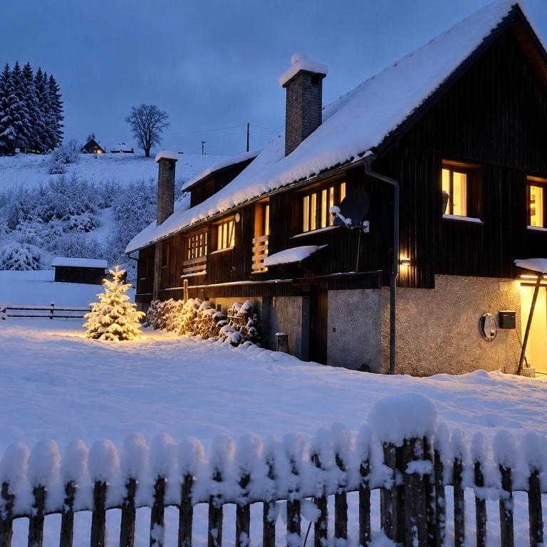 Landhaus Auerling, Chalet am Wald mit Sauna, Kamin & Garten - Chalet mit 3 Schlafzimmern - 1