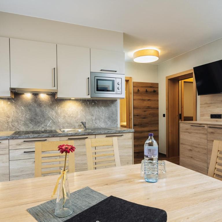 Haus Enzian - Apartment mit 4 Schlafzimmern und einem Balkon - 1