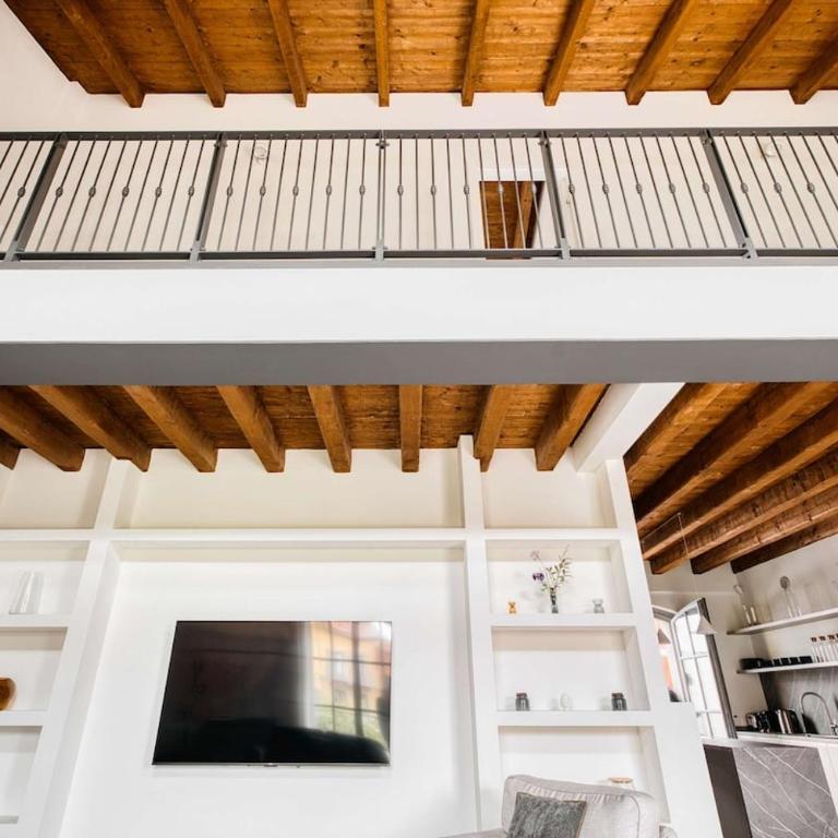 Luxury 5BR Retreat near Navigli - Apartment - 12