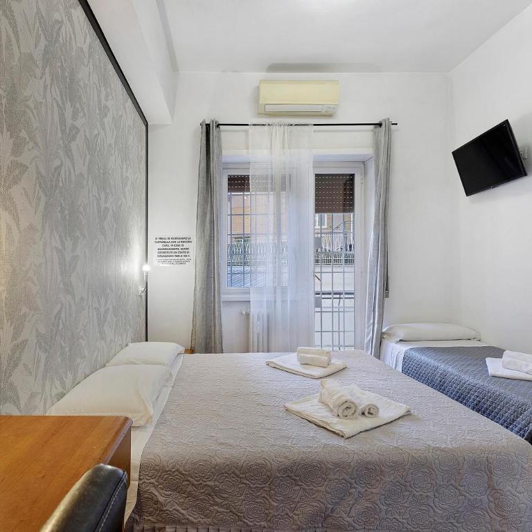 San Pietro House - Four-Bedroom Apartment with Balcony - 7