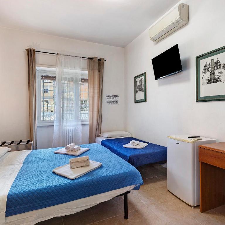 San Pietro House - Four-Bedroom Apartment with Balcony - 14