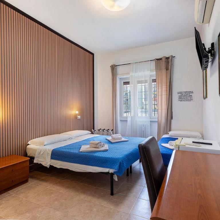 San Pietro House - Four-Bedroom Apartment with Balcony - 13