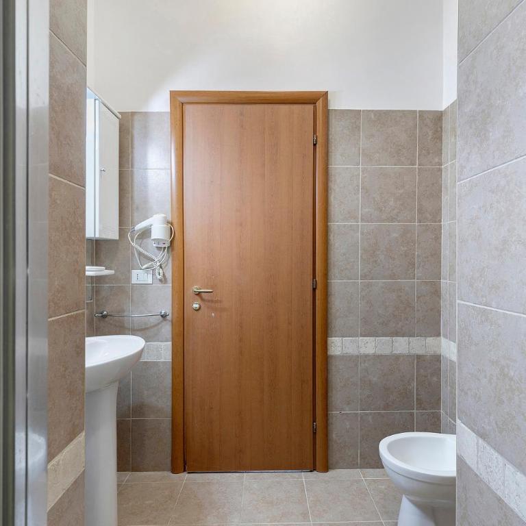 San Pietro House - Four-Bedroom Apartment with Balcony - 17