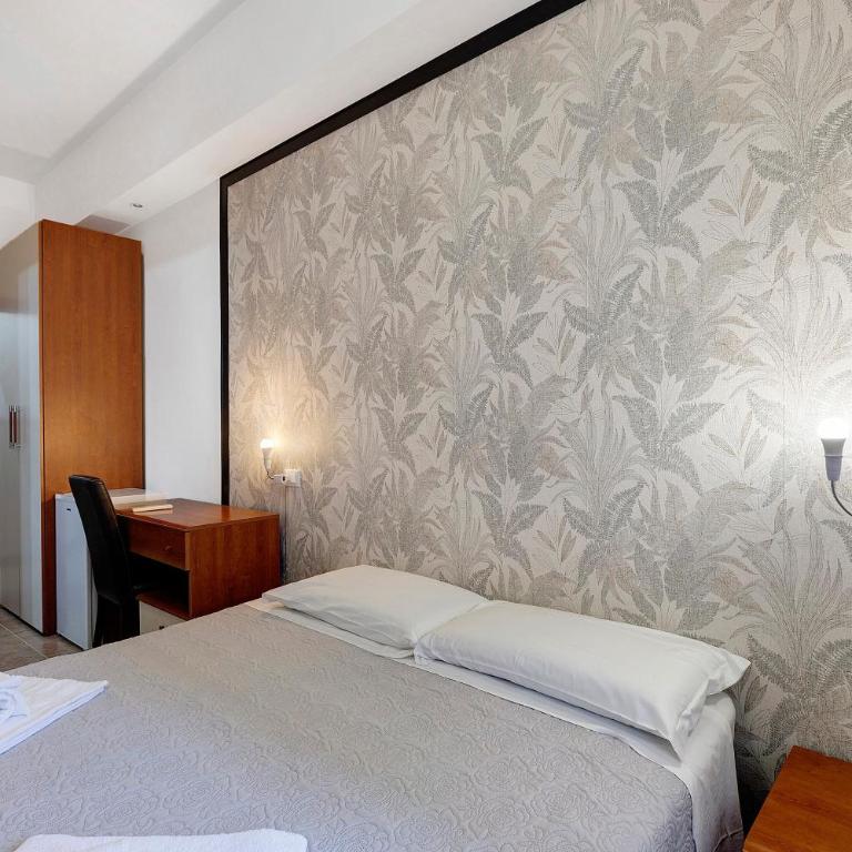 San Pietro House - Four-Bedroom Apartment with Balcony - 10