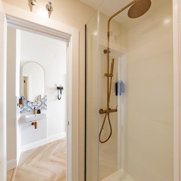 Alistana Boutique Gran Vía - Habitación Doble Deluxe con vistas a la ciudad - 1 o 2 camas - 10