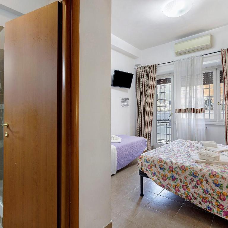 San Pietro House - Four-Bedroom Apartment with Balcony - 3