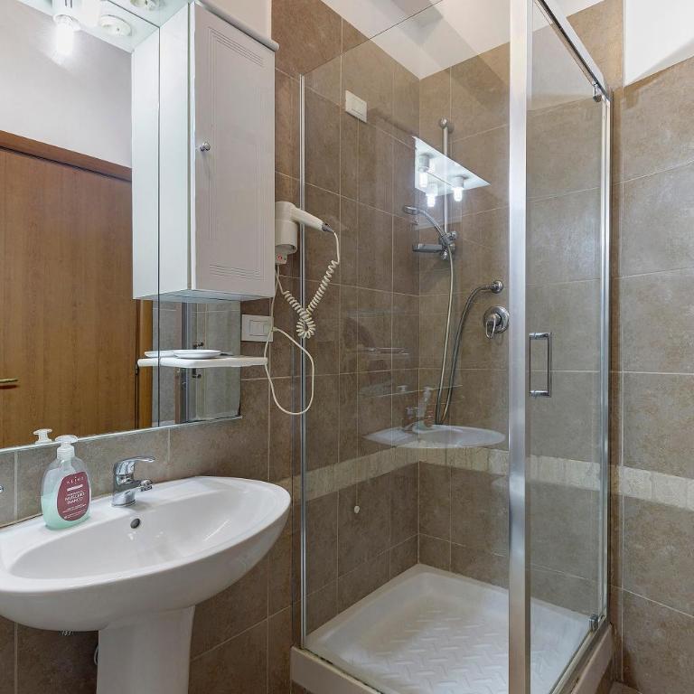 San Pietro House - Four-Bedroom Apartment with Balcony - 5