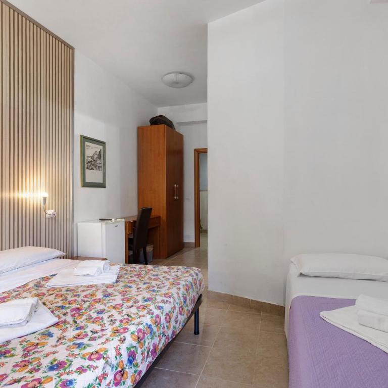 San Pietro House - Four-Bedroom Apartment with Balcony - 2