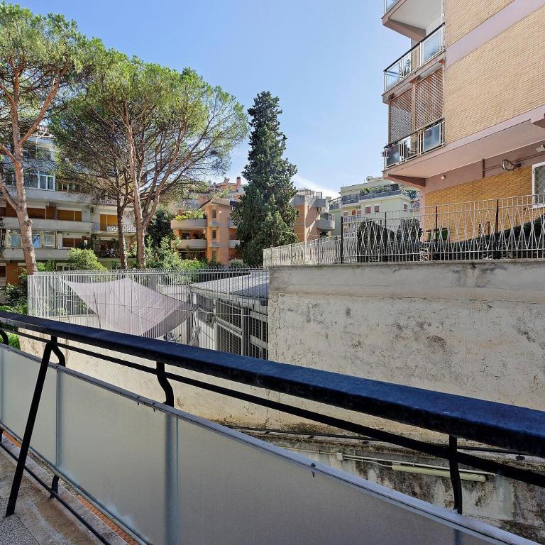 San Pietro House - Four-Bedroom Apartment with Balcony - 30