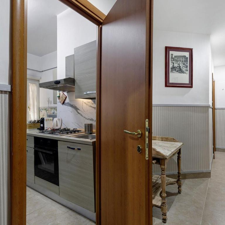 San Pietro House - Four-Bedroom Apartment with Balcony - 25