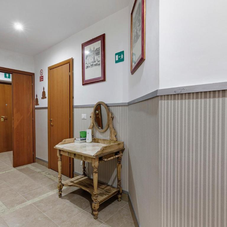 San Pietro House - Four-Bedroom Apartment with Balcony - 29