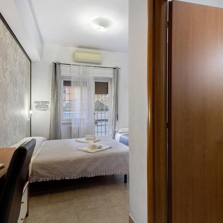 San Pietro House - Four-Bedroom Apartment with Balcony - 6