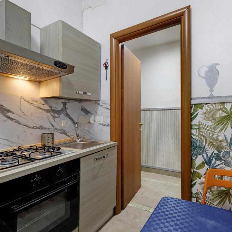 San Pietro House - Four-Bedroom Apartment with Balcony - 28