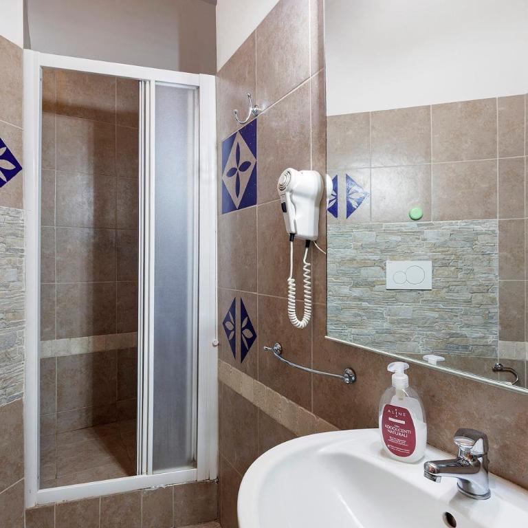 San Pietro House - Four-Bedroom Apartment with Balcony - 22