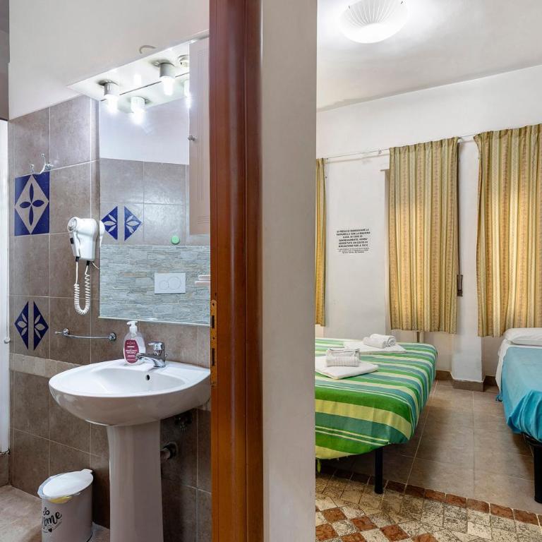 San Pietro House - Four-Bedroom Apartment with Balcony - 21