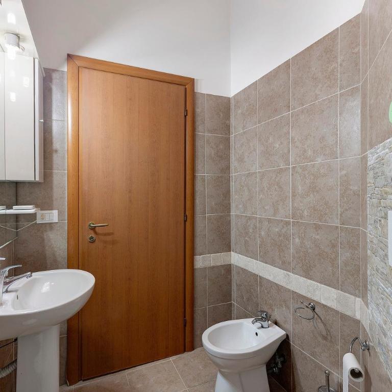 San Pietro House - Four-Bedroom Apartment with Balcony - 23