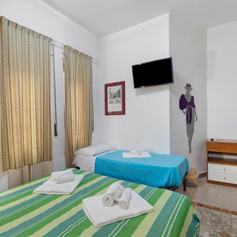 San Pietro House - Four-Bedroom Apartment with Balcony - 19