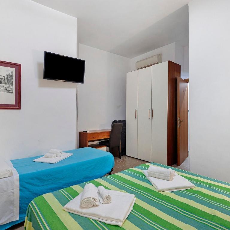San Pietro House - Four-Bedroom Apartment with Balcony - 20
