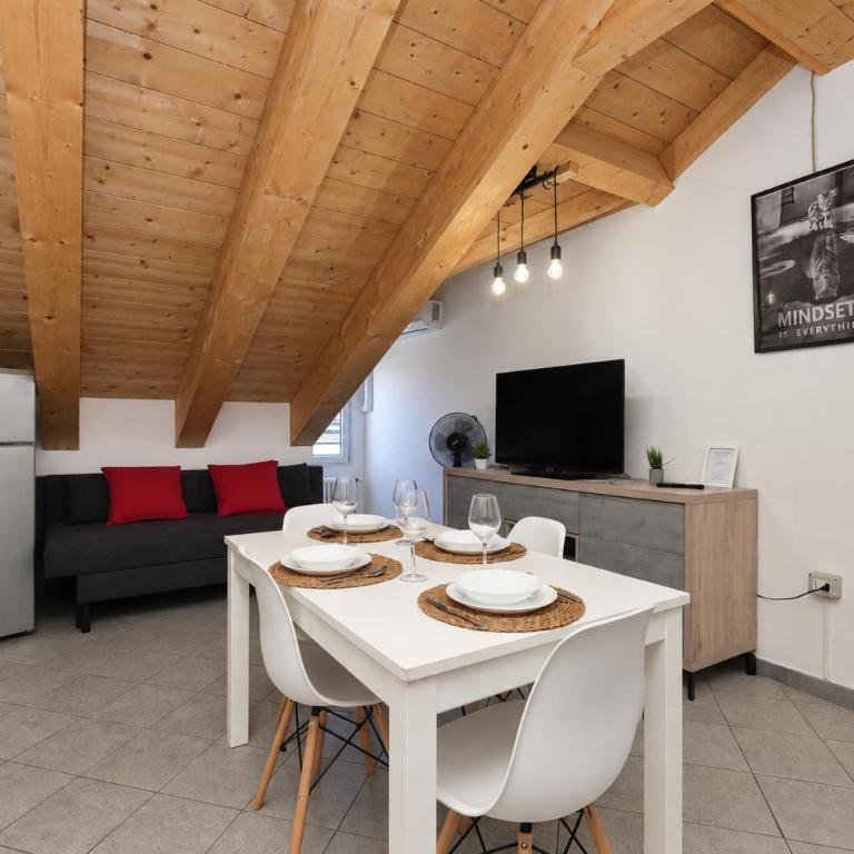 Thiago Home-Elegant Mansarda Santa Giulia Square - Apartamento de 1 dormitorio - 13