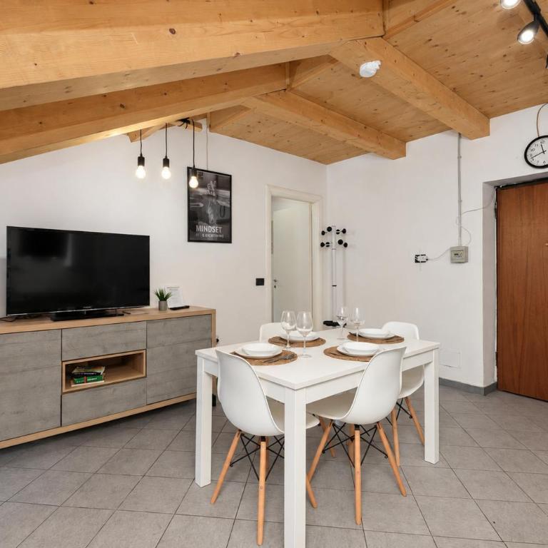 Thiago Home-Elegant Mansarda Santa Giulia Square - Apartamento de 1 dormitorio - 12
