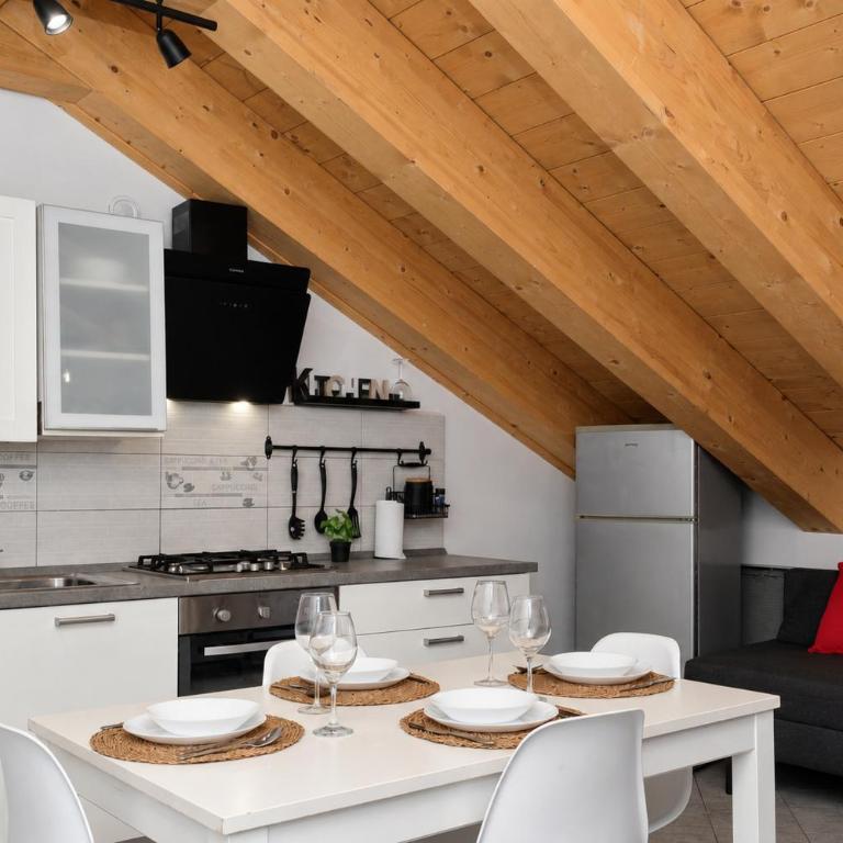Thiago Home-Elegant Mansarda Santa Giulia Square - Apartamento de 1 dormitorio - 1
