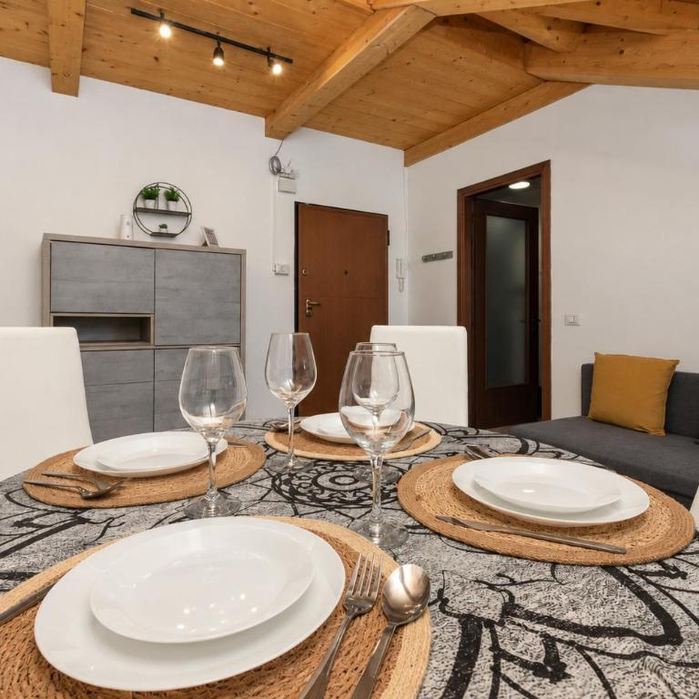 Coco Home-Chic Mansarda In the Heart of Turin - Appartamento con 1 Camera da Letto - 1
