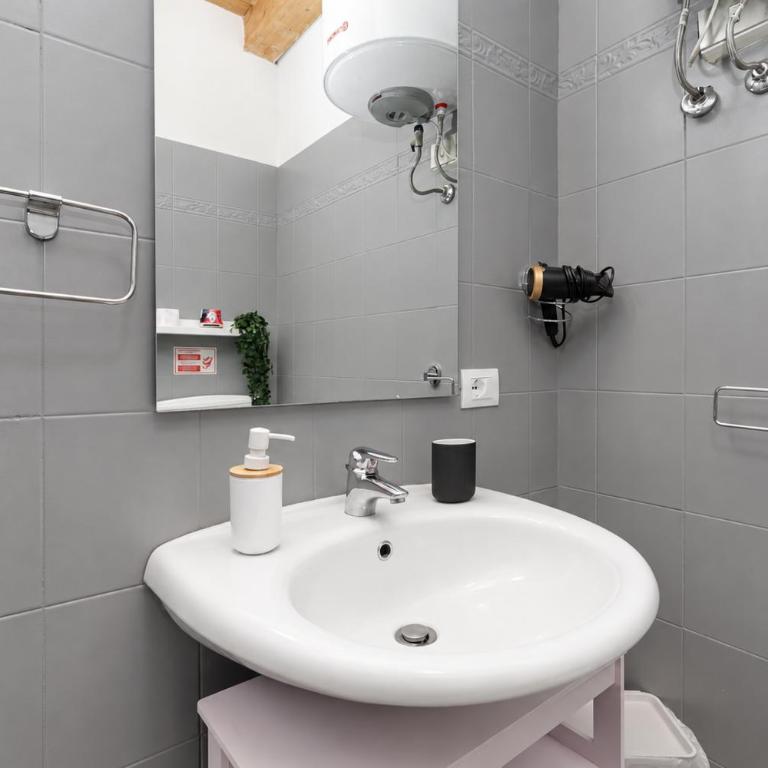 Coco Home-Chic Mansarda In the Heart of Turin - Appartamento con 1 Camera da Letto - 60