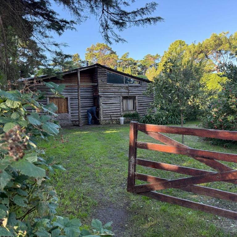 Refugio rústico en Villa del Deportista, a 8 cuadras del mar - Casa de 2 dormitorios - 1