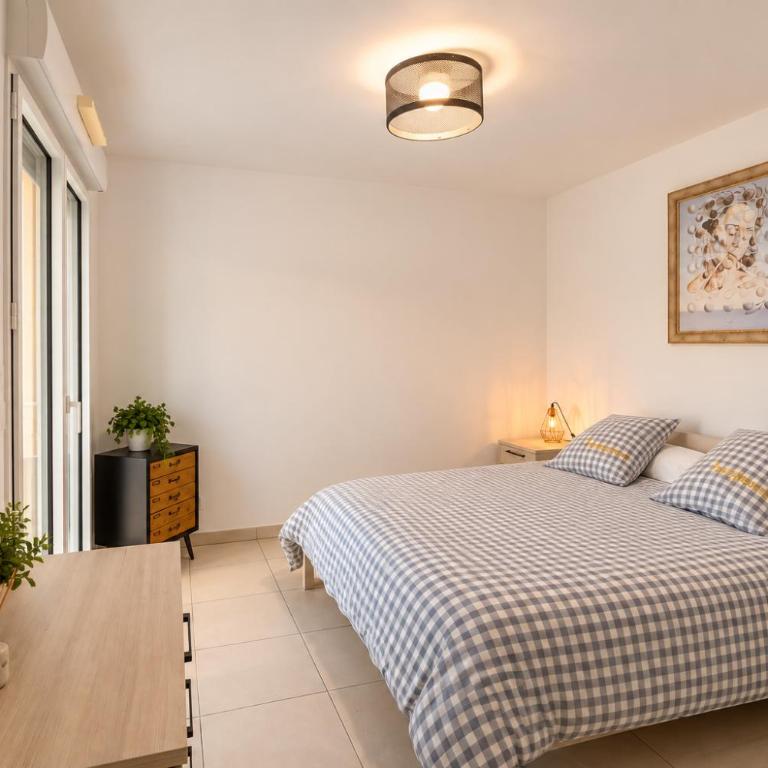 Cozy 1-Bedroom Apartment with AC & Garage Near - Appartement - 5