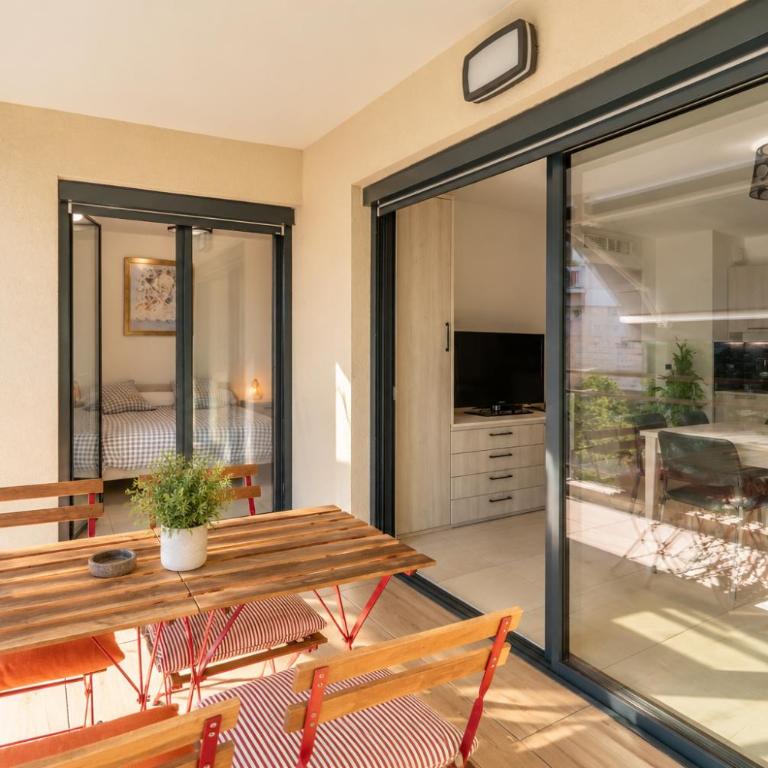 Cozy 1-Bedroom Apartment with AC & Garage Near - Appartement - 6