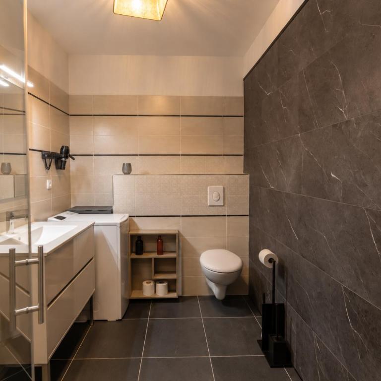 Cozy 1-Bedroom Apartment with AC & Garage Near - Appartement - 13