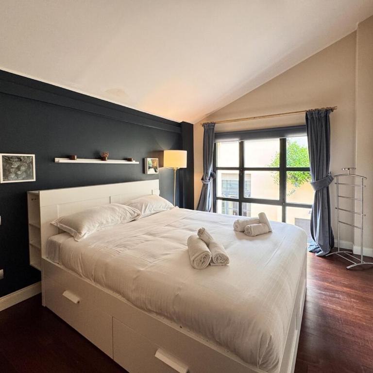 Luxury Design Loft - Two-Bedroom Apartment - 11