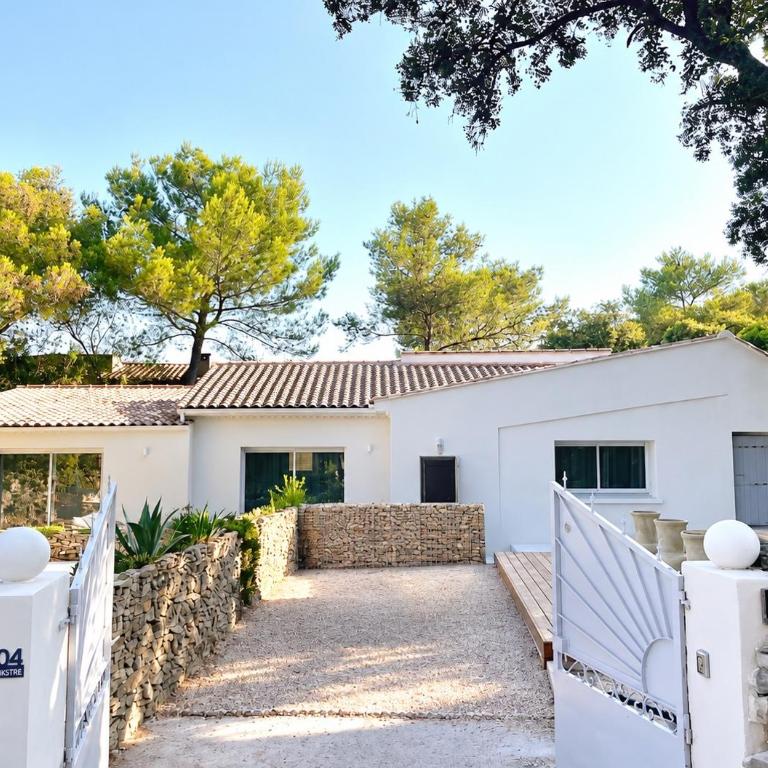 Superbe mazet provençal rénové - Villa avec Piscine Privée - 31