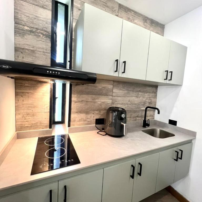 Nomadic Boutique Living and Experience Center - Deluxe One-Bedroom Apartment - 2