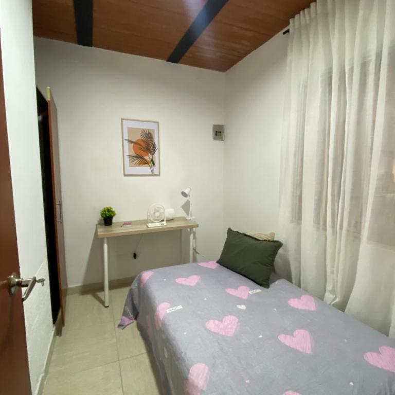 Amplio apartamento independiente en el centro de Cali días meses - Three-Bedroom Apartment - 19