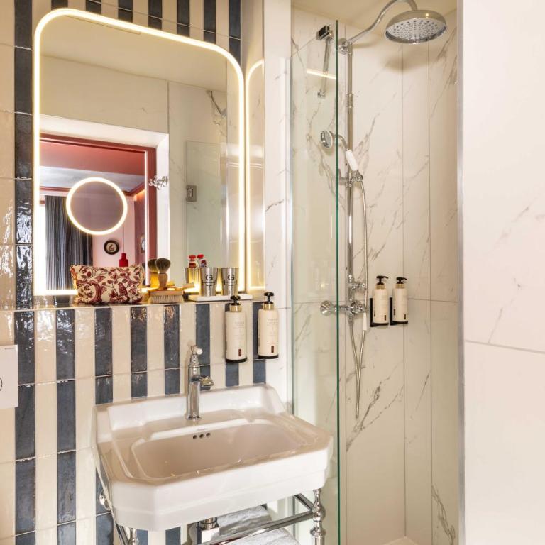 Grand Hôtel De Turin - Chambre Familiale avec Balcon - 7