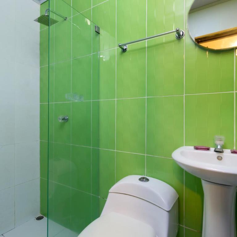 Azuán Suites Hotel By GEH Suites - Habitación Cuádruple Económica - 7
