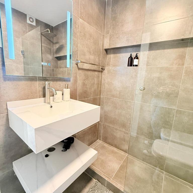 Maravilloso monoambiente sobre Av 9 de Julio - Apartamento de 1 dormitorio - 6