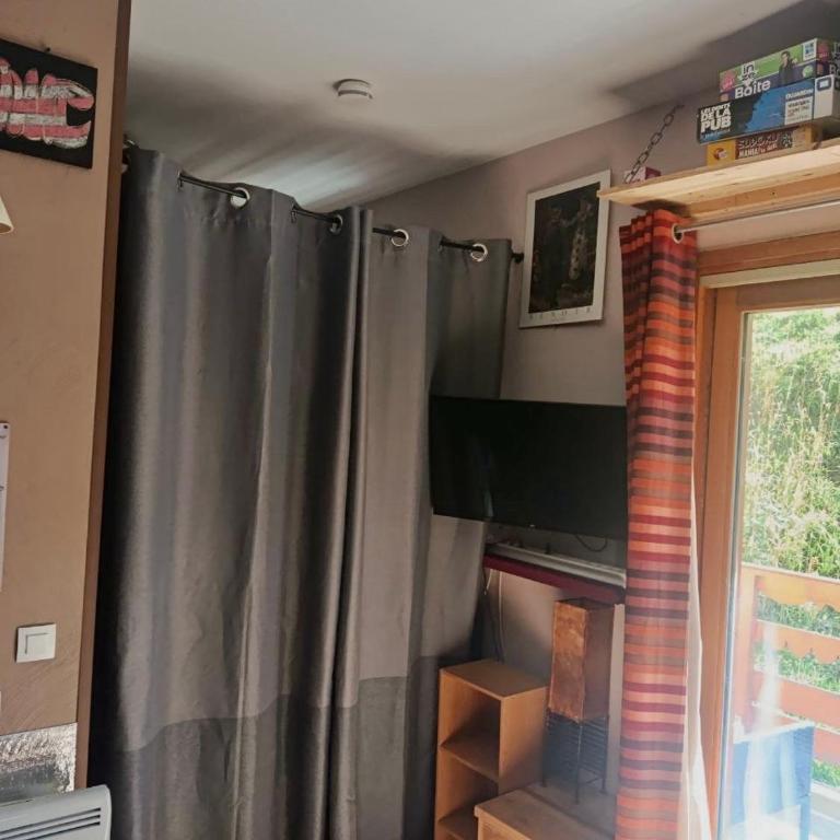 RisoulSki Antarès - Piscine et Sauna - Appartement 200 - 8 à 13 Personnes - 2e Étage - 44 m² - 2 Chambres - 12