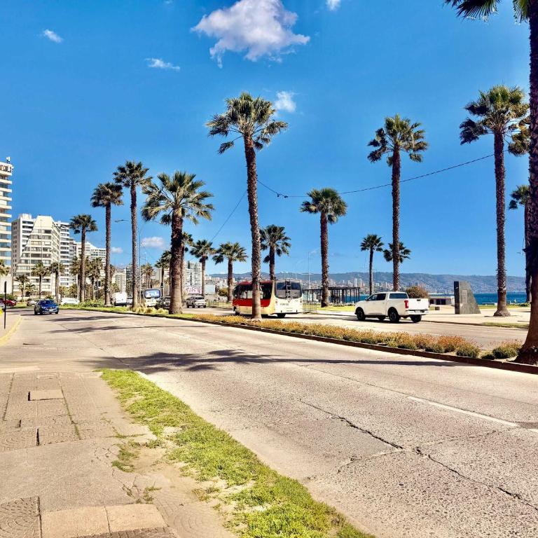 Espacioso frente a la playa y cercano a mall - Apartamento - 40
