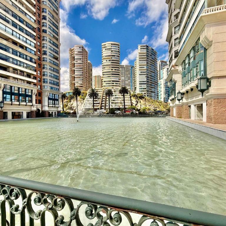 Espacioso frente a la playa y cercano a mall - Apartamento - 46